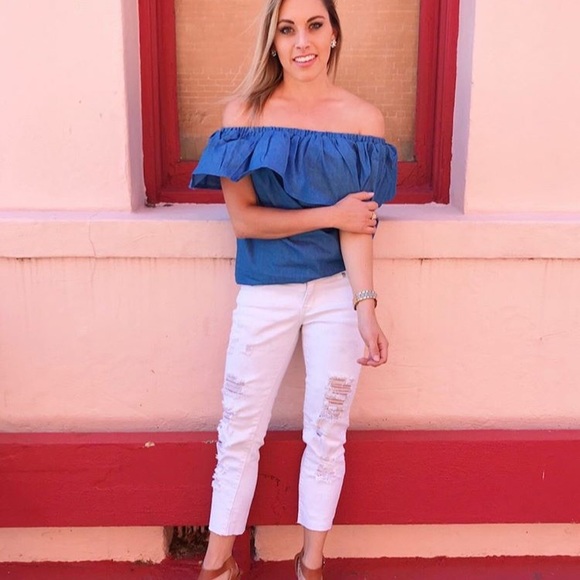 SALE Off the Shoulder Chambray Top🦋 - Picture 7 of 8